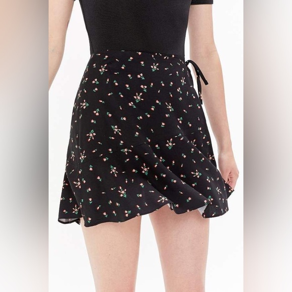 UO Rose Print Wrap Mini Skirt - Picture 3 of 6